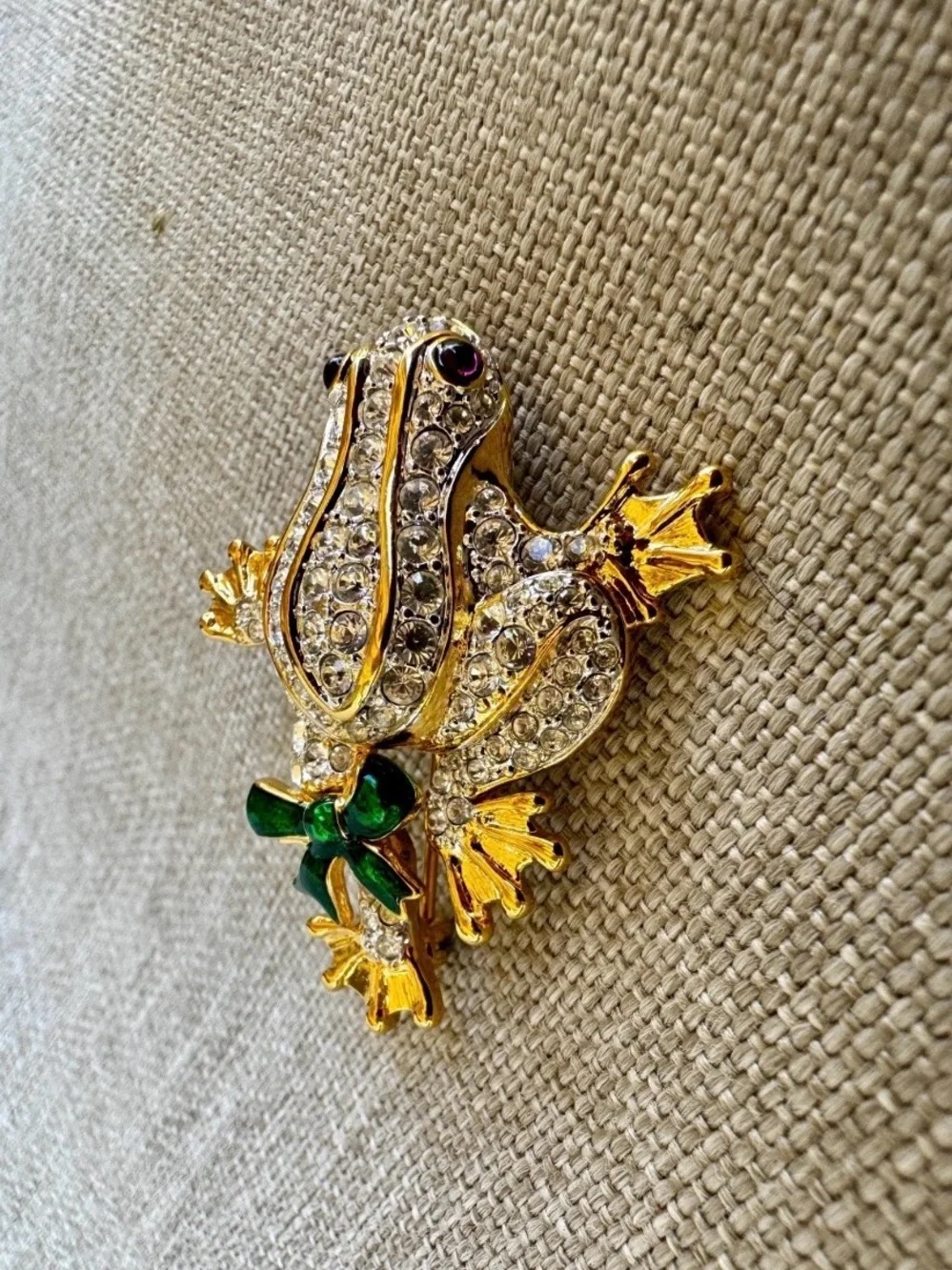 Rare Vintage Kenneth Jay Lane Enamel Ribbon Cabochon Eyes Frog Brooch Book Piece